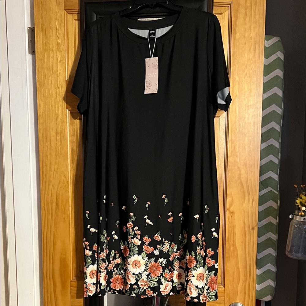 NWT Emery Rose Floral Black Tunic Dress WITH POCKETS, 1XL